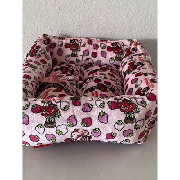 Strawberry Shortcake Dog Cat Pet Cuddler Bed 20 X 16 X 6” Pink Soft Velvet NEW - Picture 8 of 16